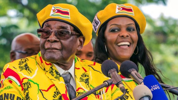 津巴布韦总统穆加贝及其夫人格雷丝·穆加贝。（图片来源：BBC）