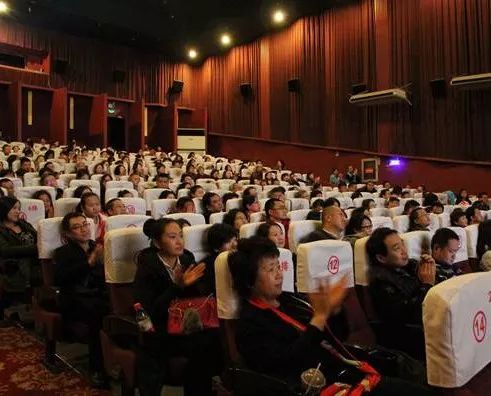《仙女棒德信体育坐着使用的仙女棒视频