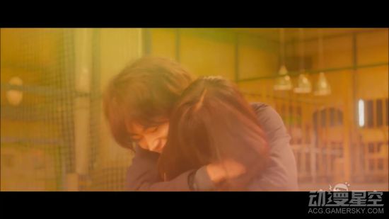 《邻座的怪同学》真人电影特报视频 男女主深情秀恩爱