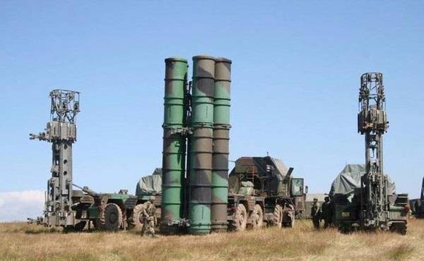 图注：S-300PMU防空导弹