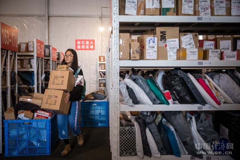 双11最霸气高校菜鸟驿站:浙大1天4万快递住别