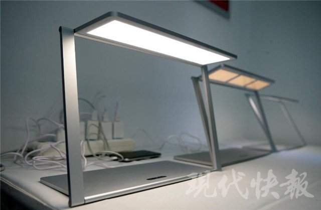 这些教育装备真神奇!魔力黑板自带云课堂|图书