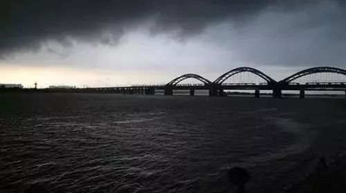 王国斌:A股总市值总体合理 无需对蓝筹股估值