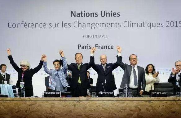2015年12月，195个国家在巴黎气候大会上通过《巴黎气候协定》