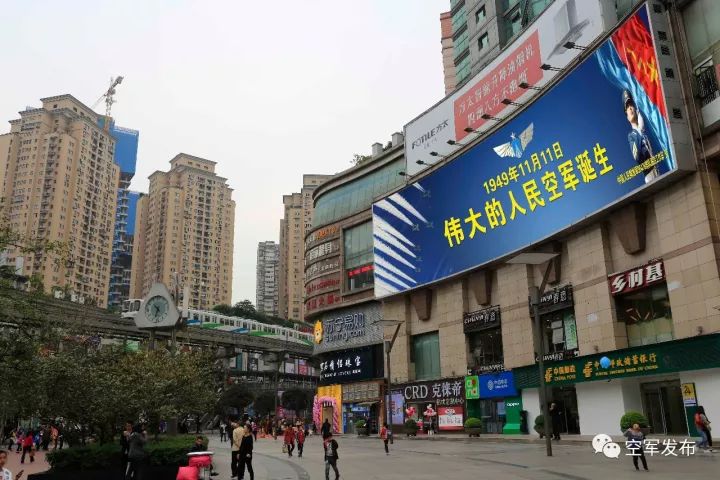 从军人优先尴尬到全城祝她生日快乐!重庆能