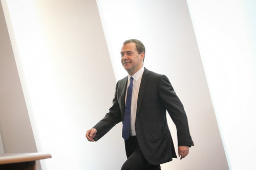 俄媒:俄总理梅德韦杰夫称赞特朗普开诚布公|