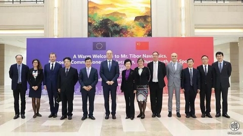 和体育委员蒂博尔·瑙夫劳契奇到访复旦大学并