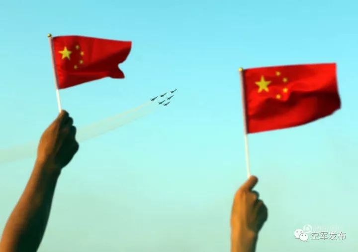 海外华人在迪拜看空军飞机:从来没像现在这样