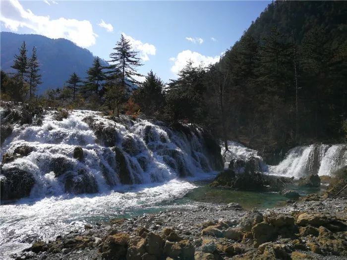 那山那水那天!震后100天记者重返九寨沟看到了