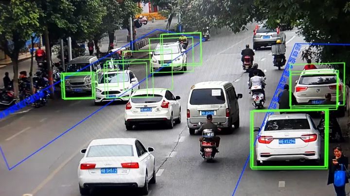 停车位也有身份 车辆非法占用新能源汽车车位