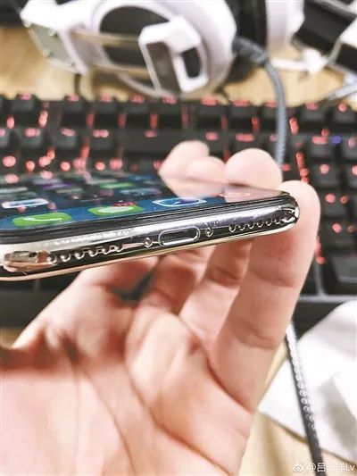 还好没买!iPhoneX使用不到半月掉漆,工作人员