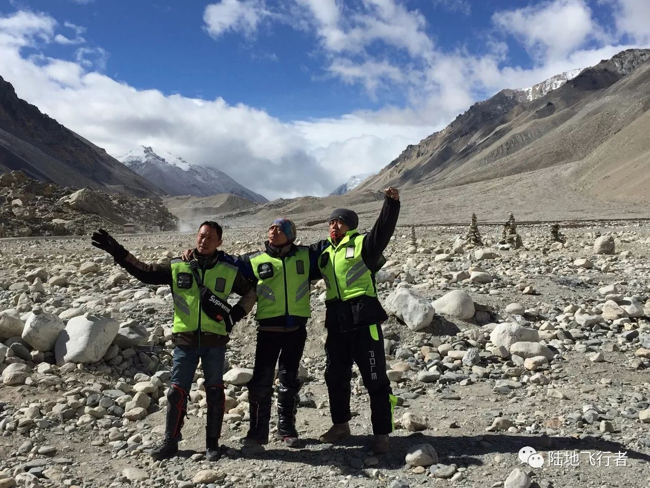 从小玩到大的三兄弟,一起考驾照,一起向拉萨进