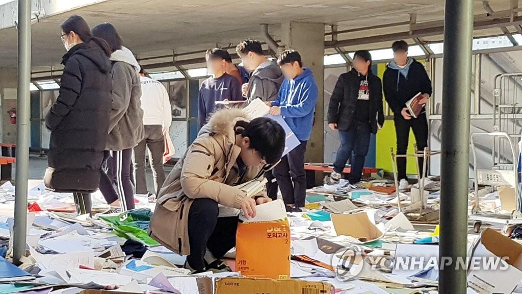 韩高考因地震延迟:学生垃圾堆找书 整形手术推