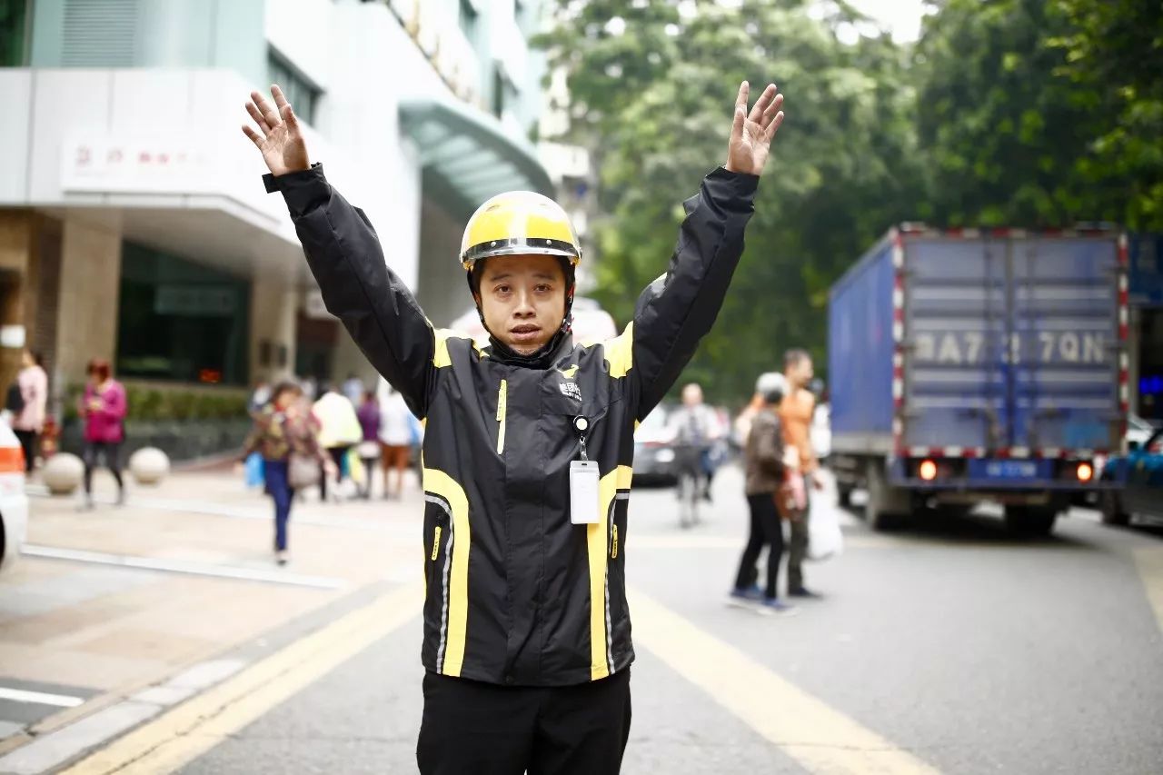 谢谢你!病人危急,救护车被堵路上…这位外卖小