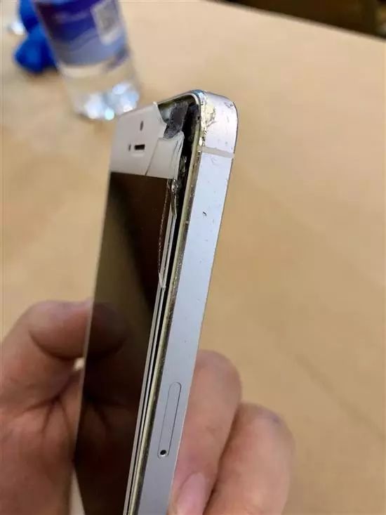 死忠果粉坚守iPhone 5：都摔成渣了也不换