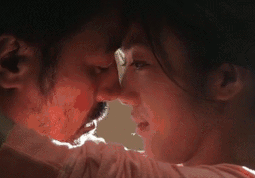 老戏骨们演技一流,但吻戏