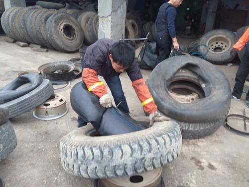 自从做了轮胎工,我就…说多了TMD都是泪!