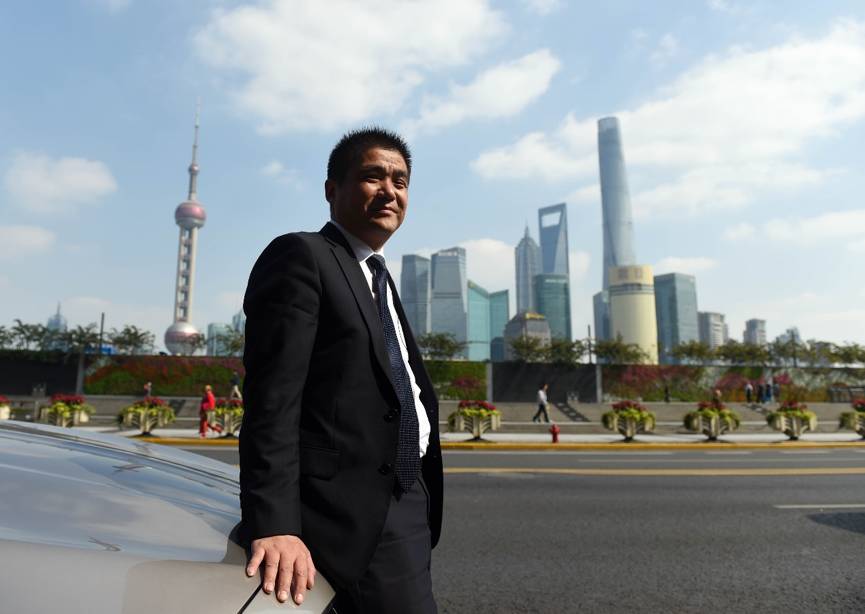 乘客突遇危机时,作为滴滴豪华车司务员的他是