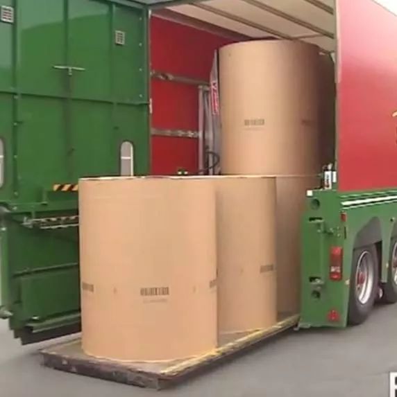 大卡车这种装卸货物方式，真是脑洞大开