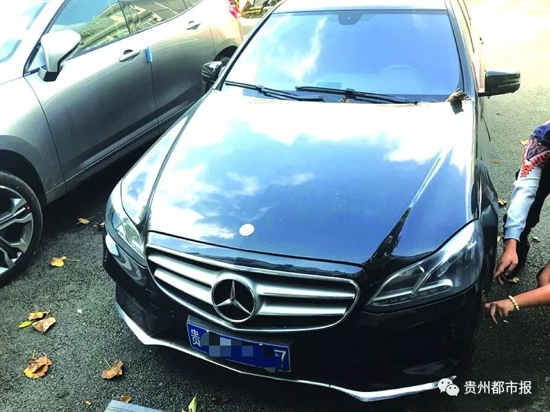 (制造车祸的奔驰车.