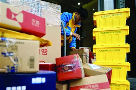 截至今年10月,苏宁共投放5万个黄色共享盒子。 /晨报记者 朱影影