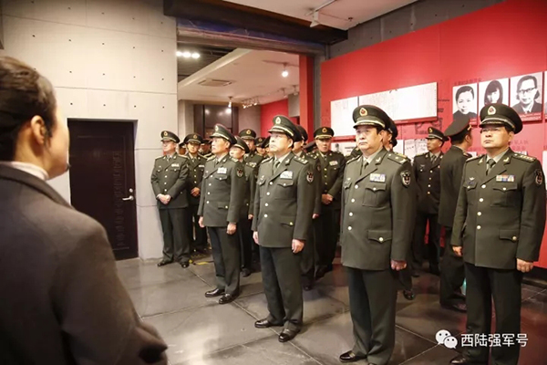 西部战区陆军党委参观八路军办事处 重温入党