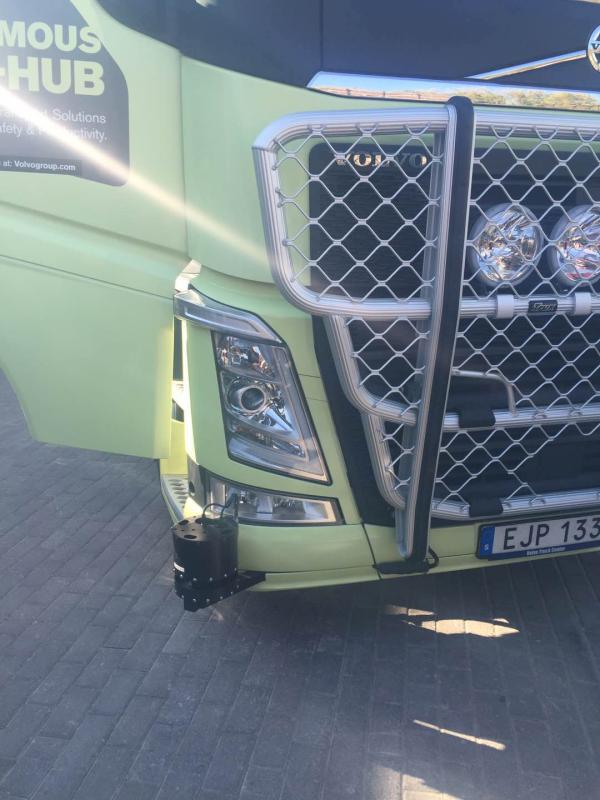 沃尔沃首发半封闭工作的自动驾驶卡车：配合而非取代驾驶员