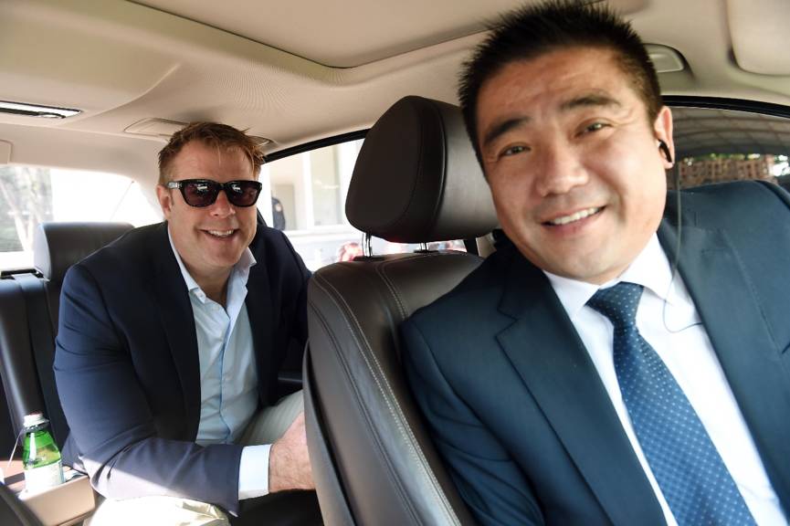 乘客突遇危机时,作为滴滴豪华车司务员的他是