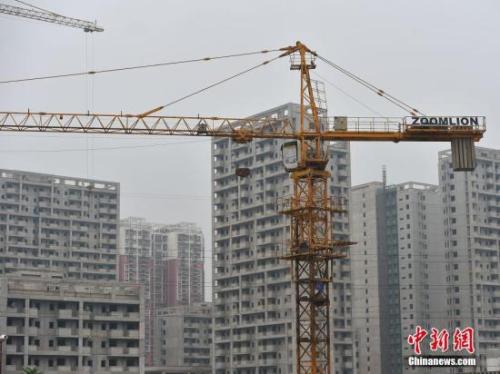 资料图:图为北京郭公庄一期正在建设中的公租房项目。中新网记者 金硕 摄