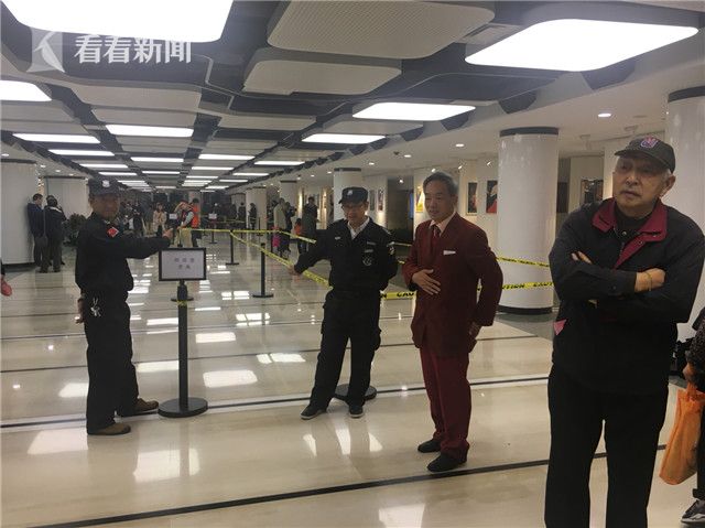 上海国际艺术节艺术天空暖人心 受天气影响室