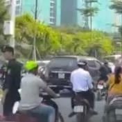 【吐槽】遇到电动车挡道，你敢不敢上去就是一巴掌？
