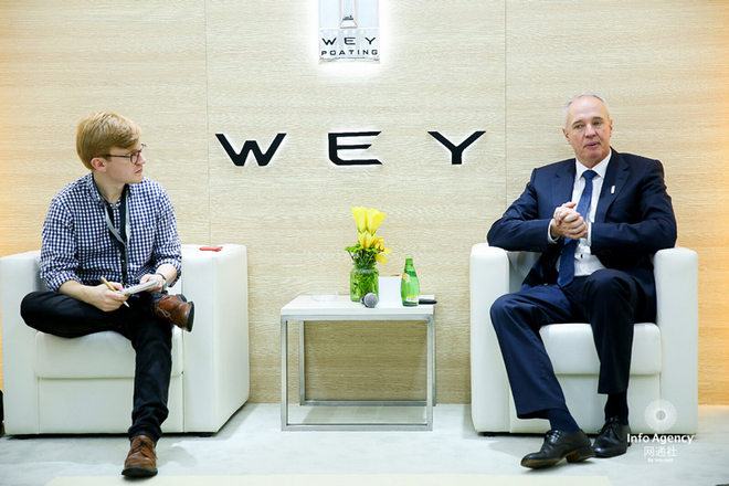 WEY品牌CEO严思 对话全球媒体大咖