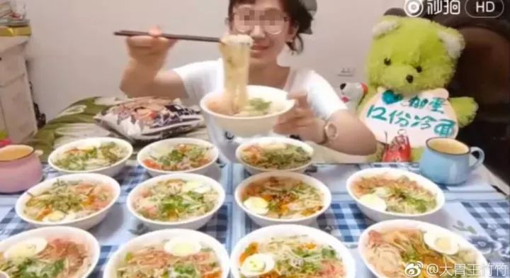 女孩一顿吃135个包子，你们信吗？