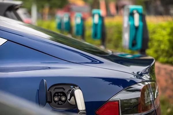 成都新能源汽车号牌将发:有补贴,不限号,还有多