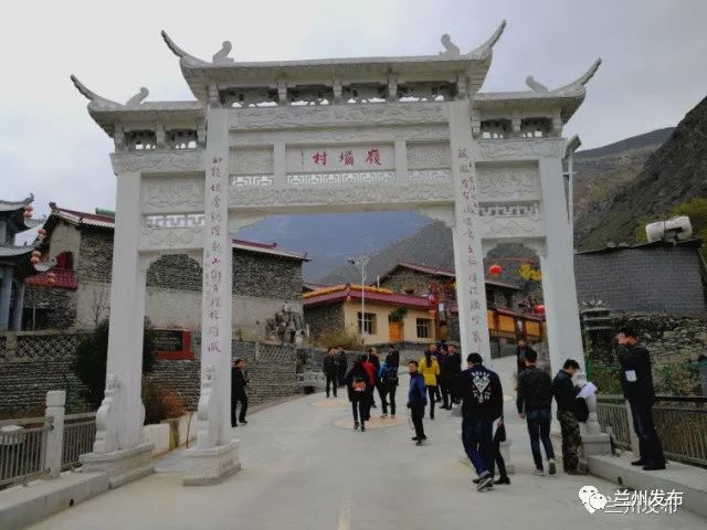 藏族总人口_藏族头像(2)