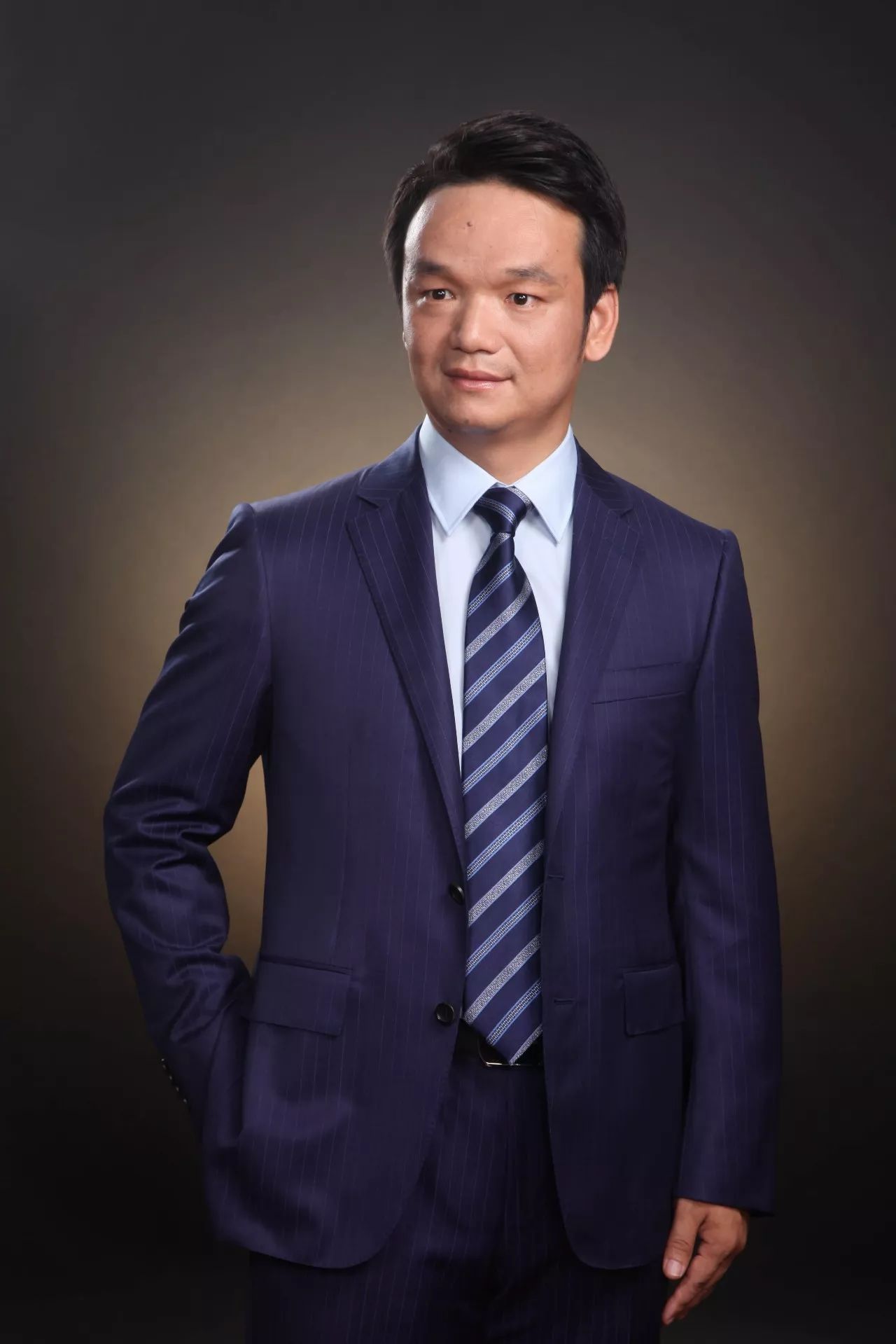 开发商私自拿着我的房产证去银行贷款,没经过