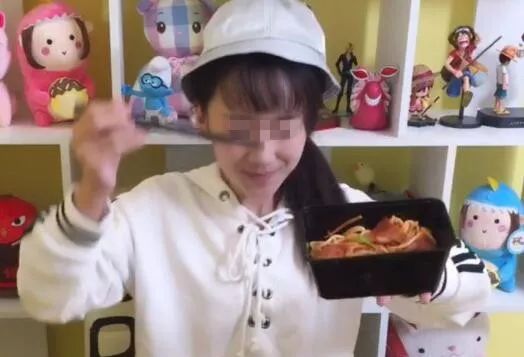 女孩一顿吃135个包子，你们信吗？