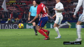 第35分钟,c罗主罚的任意球弹地后被奥布拉克扑出.