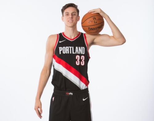 nba官推祝法里德等三名球员生日快乐