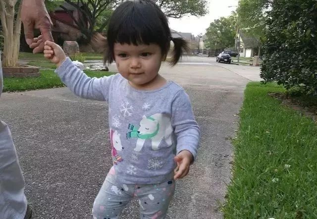 国的奶奶还在喂5岁孙子,美国的我们把5个月的