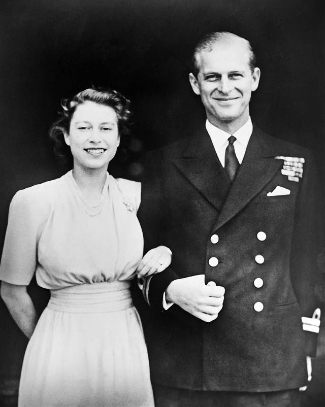 英国女王迎来结婚70周年纪念日|菲利普|英国女王|伊丽莎白二世_新浪新闻