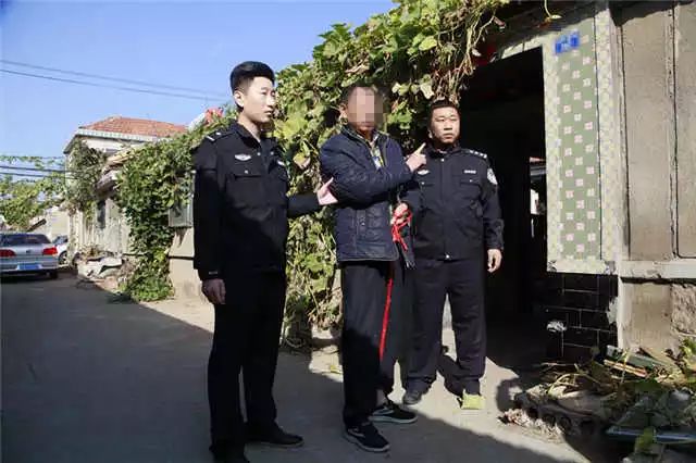 亡时跟野狗抢过食,在他快忘了自己是个杀人犯