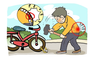 抡锤子开锁 一锤子下去闪了腰 气温走低 腰突 患