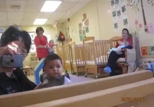 国的奶奶还在喂5岁孙子,美国的我们把5个月的