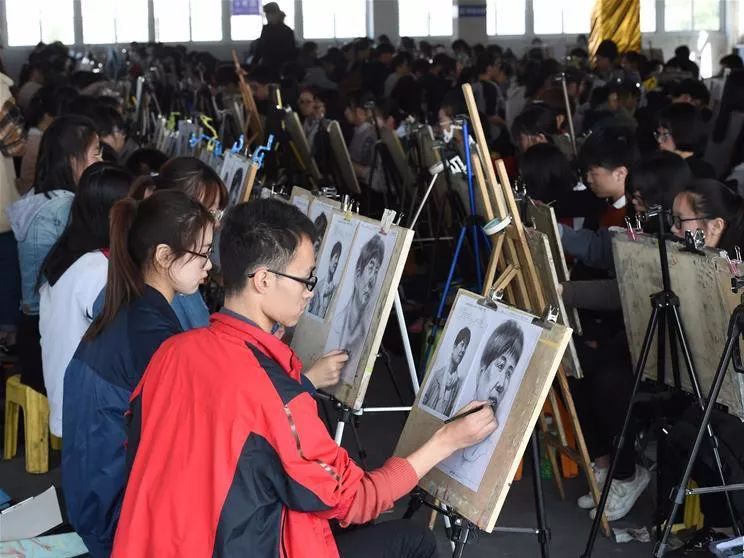 【快讯】省招办:高考艺术类本专科明年实行分