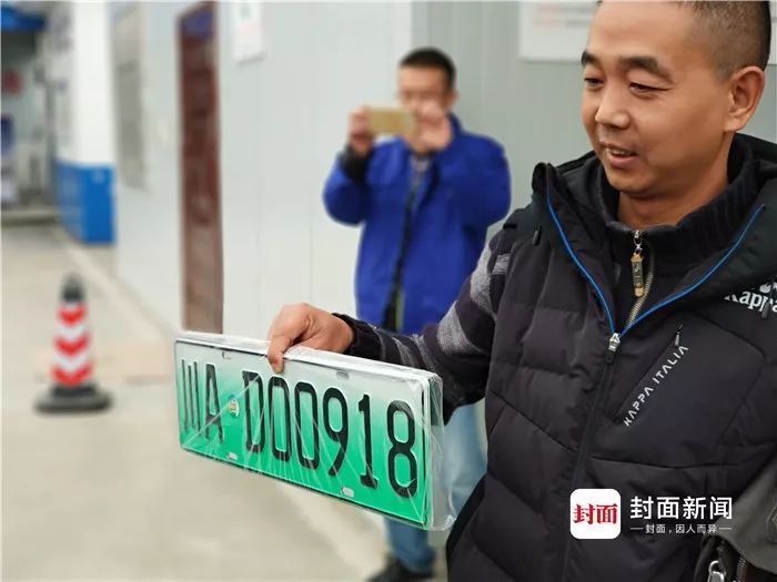 刚刚,四川发出首个新能源汽车专用号牌!想开车