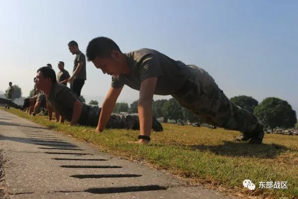 实拍部队军官年终考核,锤炼过硬综合能力素质