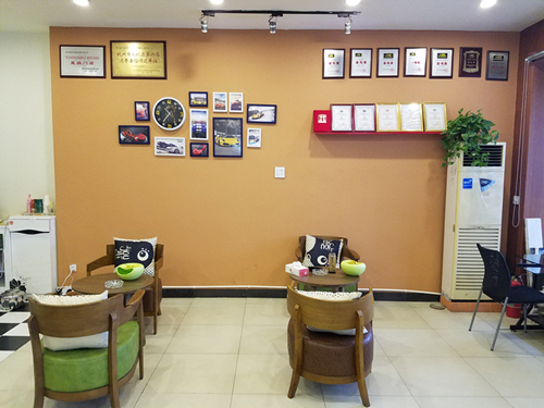 去年营业额30万,今年月增值30多万,这家小拇指