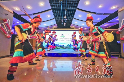 美食,还有颇具民族特色的瑶族歌舞在越秀区文化馆逐一呈现,令人仿佛