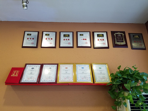 去年营业额30万,今年月增值30多万,这家小拇指